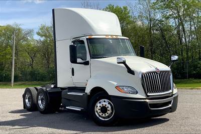 International LT625 Day Cab Truck - Cummins 400HP, 12 Speed