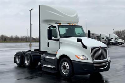 International LT625 Day Cab Truck - Cummins 400HP, 12 Speed