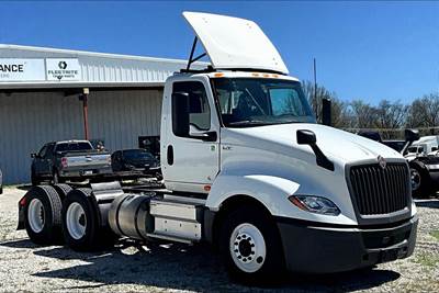 International LT625 Day Cab Truck - Cummins 450HP, 12 Speed
