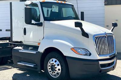 International LT625 Day Cab Truck - Cummins 400HP, 12 Speed