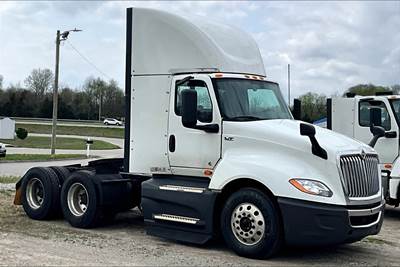 International LT625 Day Cab Truck - Cummins 400HP, 12 Speed