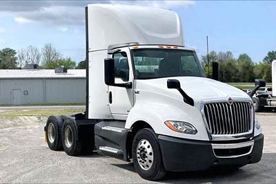 International LT625 Day Cab Truck - A26 400HP, 12 Speed
