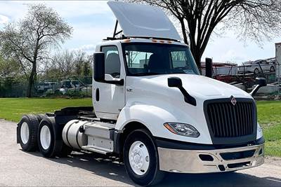 International LT625 Day Cab Truck - Cummins 450HP, 12 Speed
