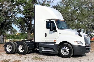 International LT625 Day Cab Truck - Cummins 400HP, 12 Speed