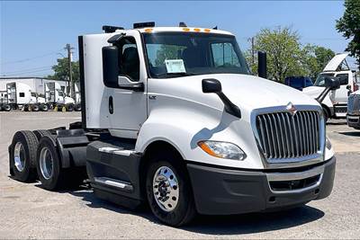 International LT625 Day Cab Truck - Cummins 400HP, 12 Speed