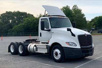 International LT625 Day Cab Truck - Cummins 450HP, 12 Speed
