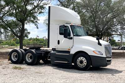 International LT625 Day Cab Truck - Cummins 400HP, 12 Speed
