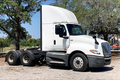 International LT625 Day Cab Truck - Cummins 400HP, 12 Speed