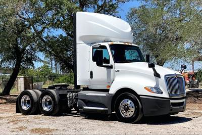 International LT625 Day Cab Truck - A26 400HP, 12 Speed