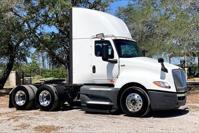 International LT625 Day Cab Truck - A26 400HP, 12 Speed