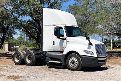 International LT625 Day Cab Truck - Cummins 400HP, 12 Speed