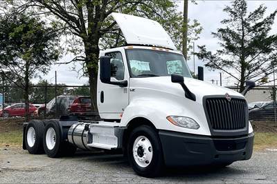 International LT625 Day Cab Truck - Cummins 450HP, 12 Speed