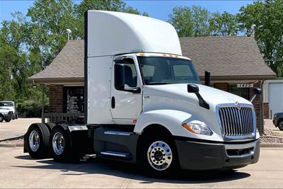 International LT625 Day Cab Truck - Cummins 400HP, 12 Speed