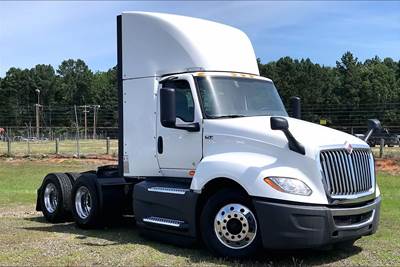 International LT625 Day Cab Truck - Cummins 400HP, 12 Speed