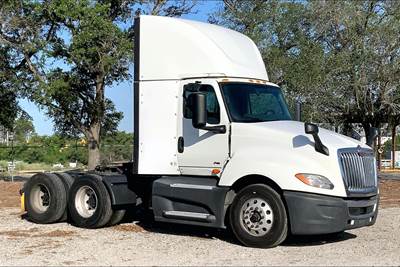 International LT625 Day Cab Truck - A26 400HP, 12 Speed