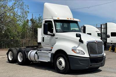 International LT625 Day Cab Truck - A26 430HP, 10 Speed