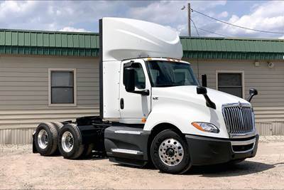 International LT625 Day Cab Truck - Cummins 400HP, 12 Speed