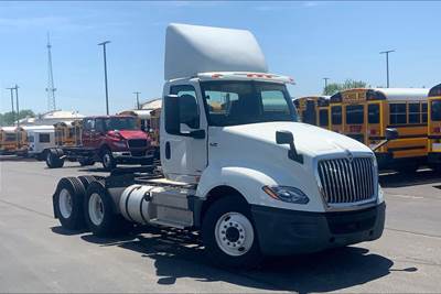 International LT625 Day Cab Truck - A26 430HP, 10 Speed