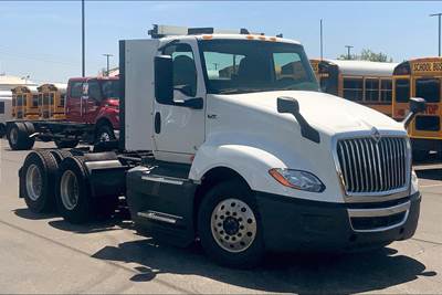 International LT625 Day Cab Truck - Cummins 400HP, 12 Speed