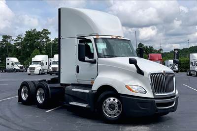 International LT625 Day Cab Truck - A26 400HP, 12 Speed