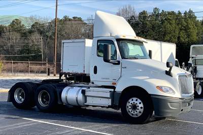 International LT625 Day Cab Truck - A26 430HP, 10 Speed