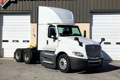 International LT625 Day Cab Truck - Cummins 400HP, 12 Speed