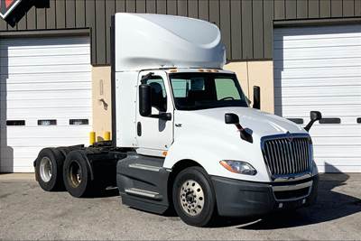 International LT625 Day Cab Truck - Cummins 400HP, 12 Speed