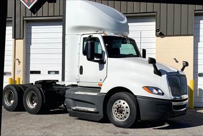 International LT625 Day Cab Truck - Cummins 400HP, 12 Speed