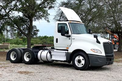 International LT625 Day Cab Truck - Cummins 450HP, 12 Speed