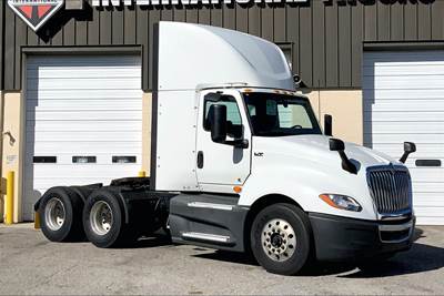 International LT625 Day Cab Truck - Cummins 400HP, 12 Speed