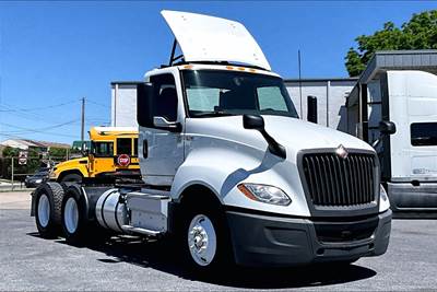 International LT625 Day Cab Truck - Cummins 450HP, 12 Speed