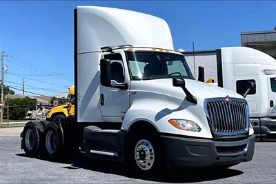 International LT625 Day Cab Truck - A26 400HP, 12 Speed