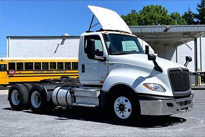 International LT625 Day Cab Truck - Cummins 450HP, 12 Speed