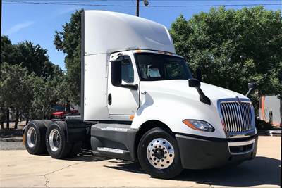 International LT625 Day Cab Truck - Cummins 400HP, 12 Speed