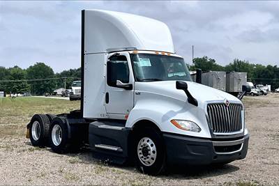 International LT625 Day Cab Truck - Cummins 400HP, 12 Speed