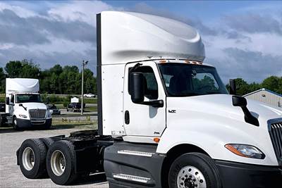International LT625 Day Cab Truck - A26 400HP, 12 Speed