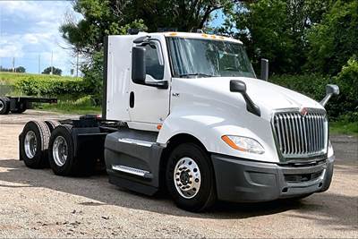 International LT625 Day Cab Truck - Cummins 400HP, 12 Speed