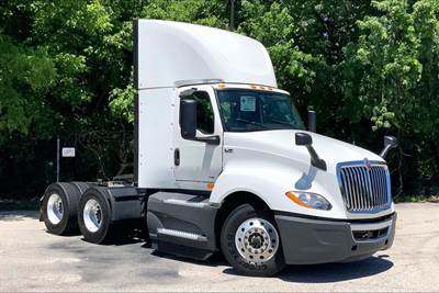 International LT625 Day Cab Truck - A26 400HP, 12 Speed