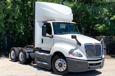 International LT625 Day Cab Truck - Cummins 400HP, 12 Speed