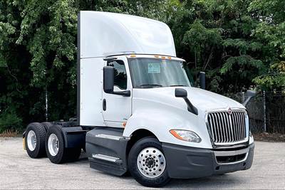 International LT625 Day Cab Truck - A26 400HP, 12 Speed
