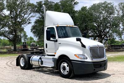 International LT625 Day Cab Truck - Cummins 400HP, 10 Speed