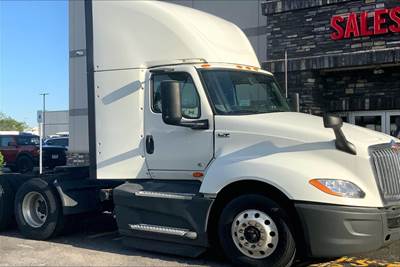 International LT625 Day Cab Truck - Cummins 400HP, 12 Speed