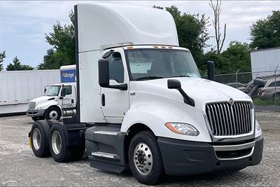 International LT625 Day Cab Truck - Cummins 400HP, 12 Speed