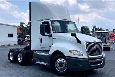International LT625 Day Cab Truck - A26 400HP, 12 Speed