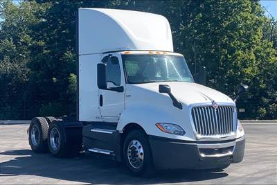 International LT625 Day Cab Truck - Cummins 400HP, 12 Speed