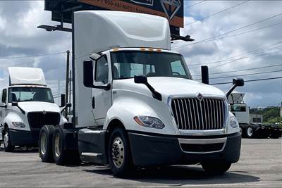 International LT625 Day Cab Truck - Cummins 400HP, 12 Speed