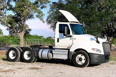 International LT625 Day Cab Truck - Cummins 450HP, 12 Speed