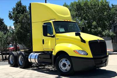 International LT625 Day Cab Truck - Cummins 400HP, 12 Speed
