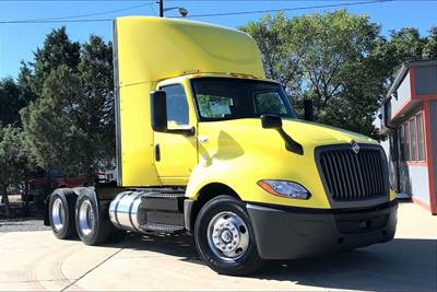 International LT625 Day Cab Truck - Cummins 400HP, 12 Speed