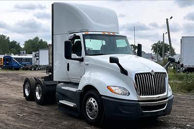 International LT625 Day Cab Truck - Cummins 400HP, 12 Speed
